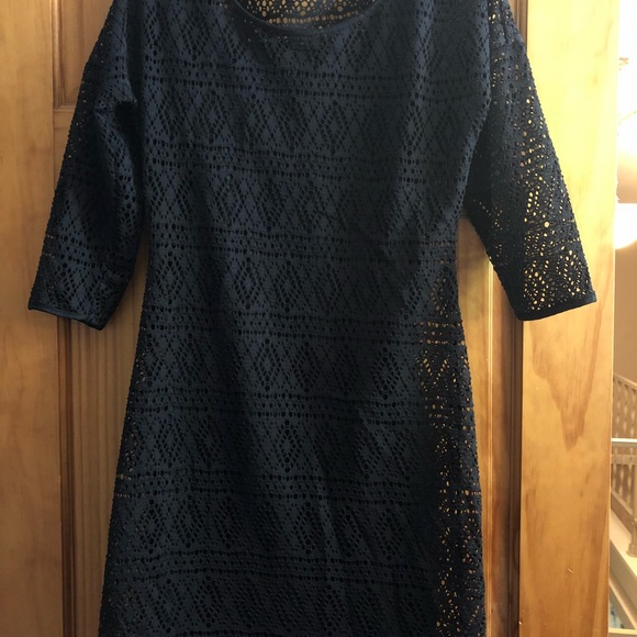 Dresses and shirts - Picture 3 of 8